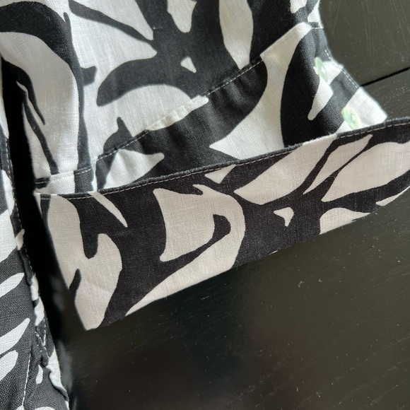 Chico’s 100% Linen Top Black and White Size 8-10 - Picture 2 of 10